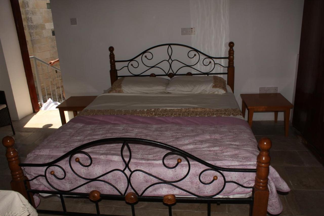 Georgia'S House Bed & Breakfast Fyti Eksteriør bilde
